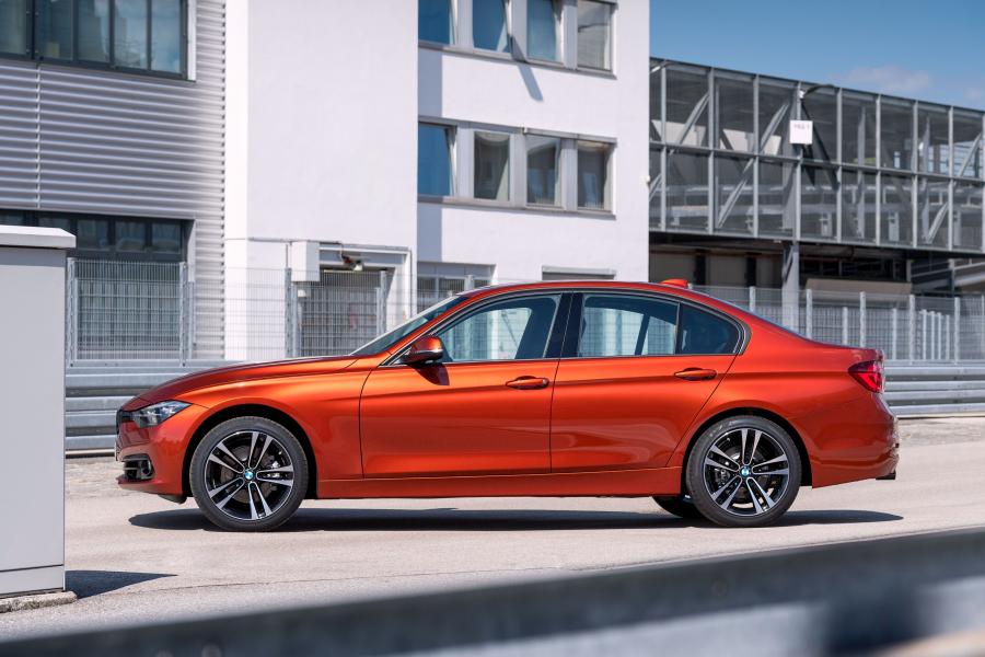  BMW 330i Edition Sport Line Shadow 2017 года  (WW) (фото 2 из 6)